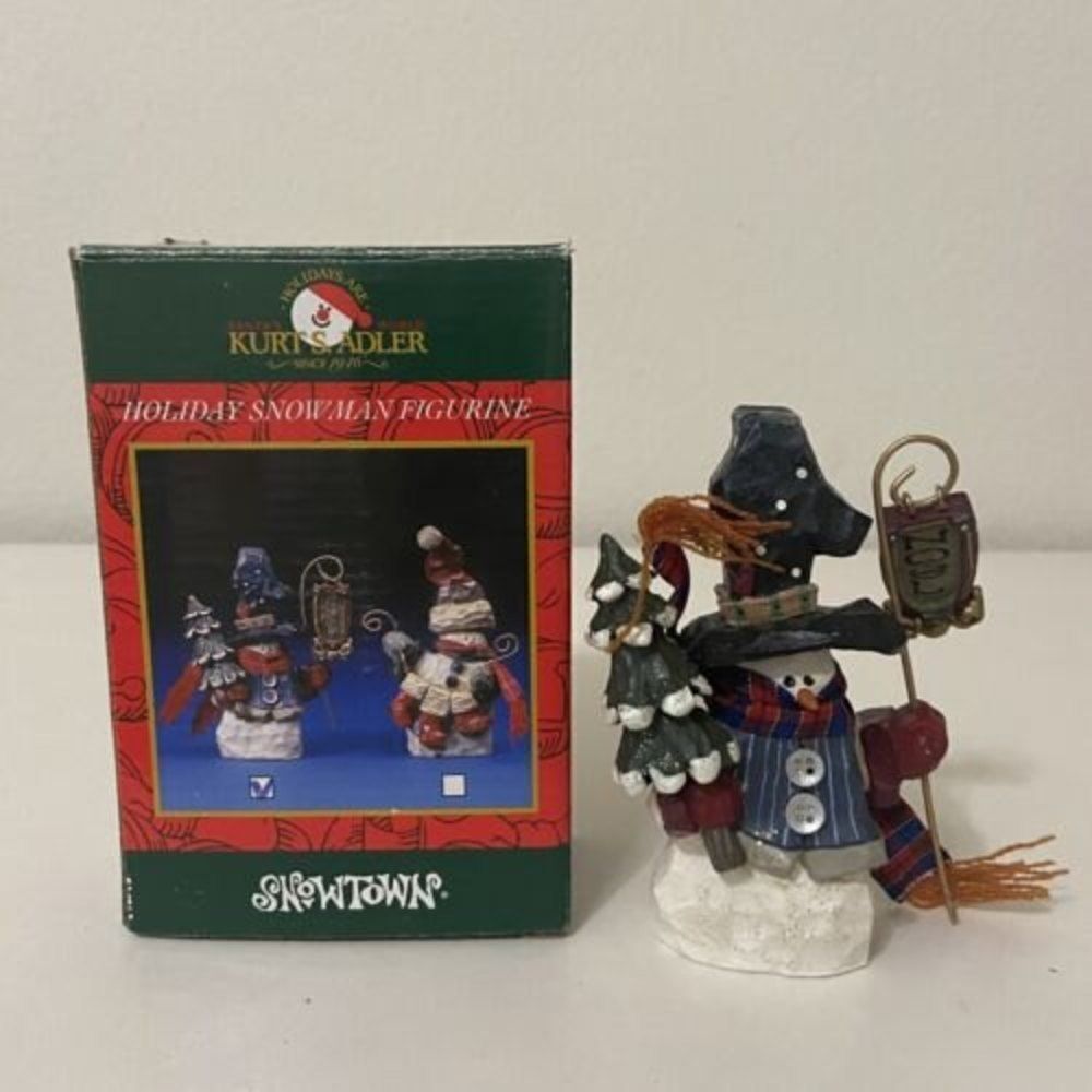 Kurt Adler Santa's World Snowtown Holiday Snowman Figurine with Noel Sign J8898